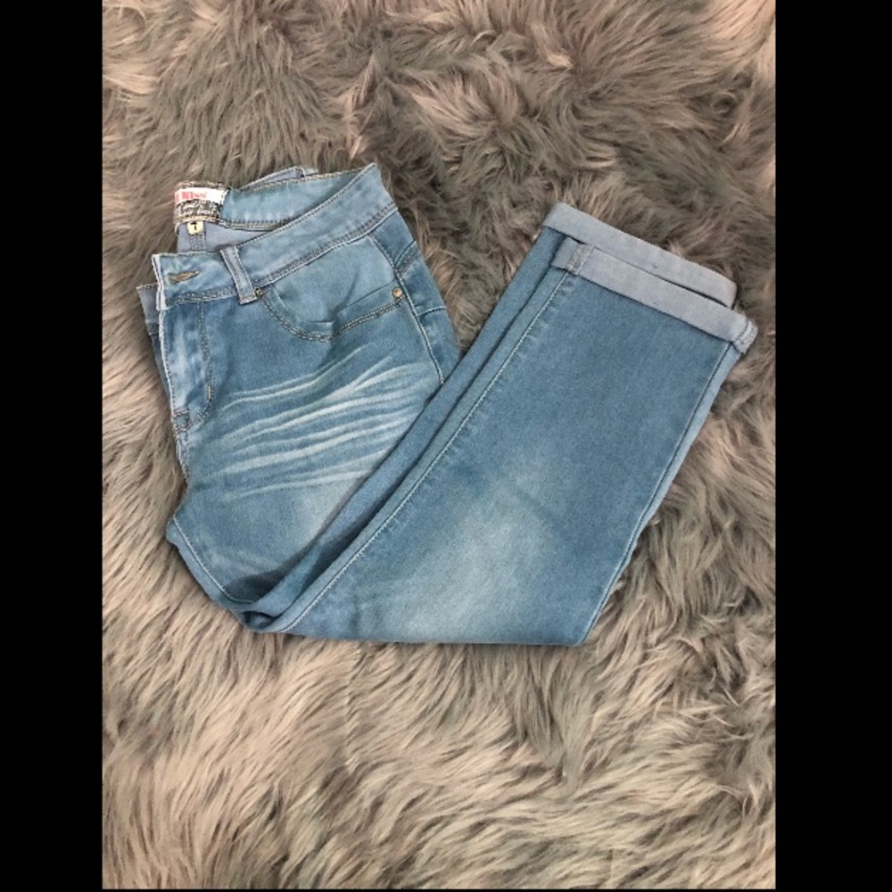 🦋Light Jean Capris Never used🦋